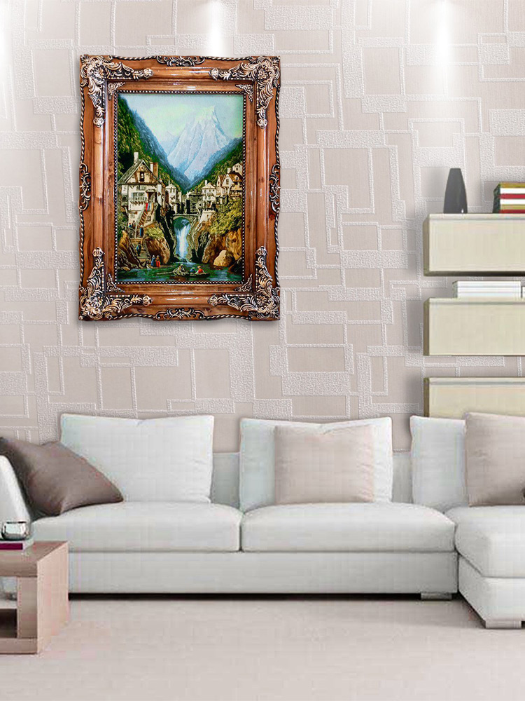 قاب تابلوفرش چوبی 3110 - تصویر نمای کلی قاب با تابلوفرش نصب شده در یک اتاق با کاغذ دیواری سفید