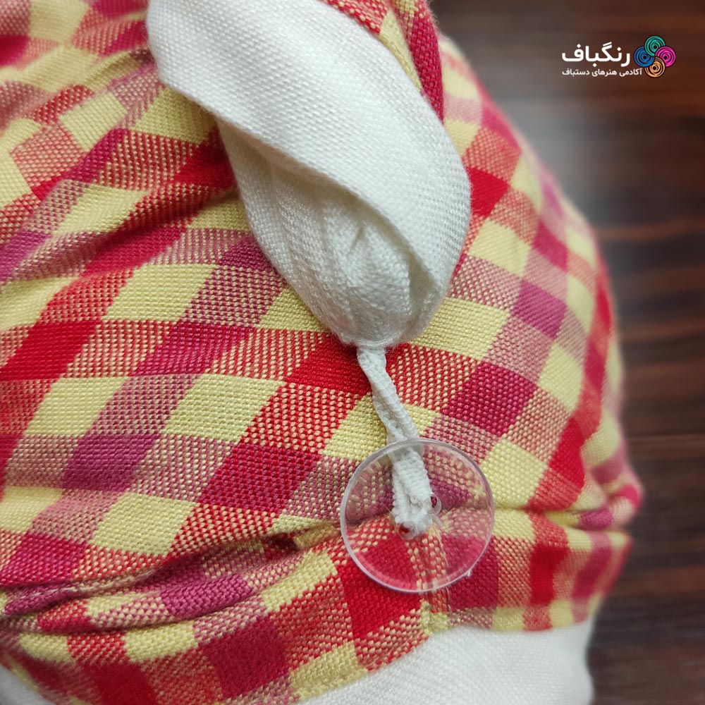 کلاه حمام دستباف رنگباف - جزئیات 2 کلاه حمام دستباف رنگباف - رنگ ترکیبی قرمز و زرد - طرح چهارخونه - جزئیات 2