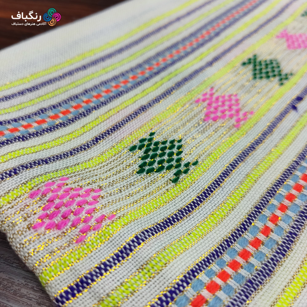 حوله استخری دستباف رنگباف - جزئیات رنگ سفید حوله استخری دستباف رنگباف - جزئیات رنگ سفید