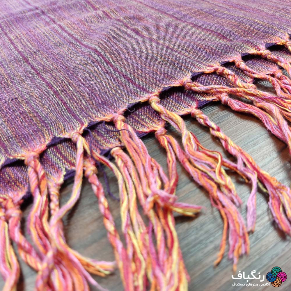 جزئیات رنگ بنفش شال زمستانه دستباف