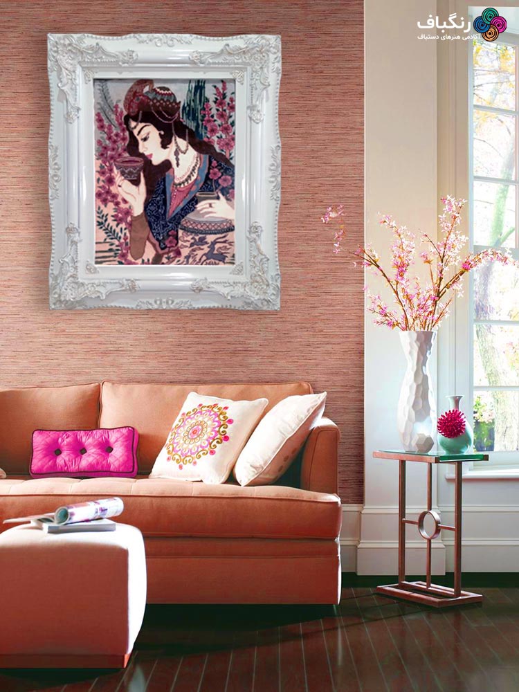 قاب تابلوفرش چوبی 3610 - تصویر گالری از نمای کلی قاب همراه با تابلوفرش در اتاق پذیرایی قاب تابلوفرش چوبی 3610 با رنگ سفید- تصویر گالری از نمای کلی قاب همراه با تابلوفرش در اتاق پذیرایی